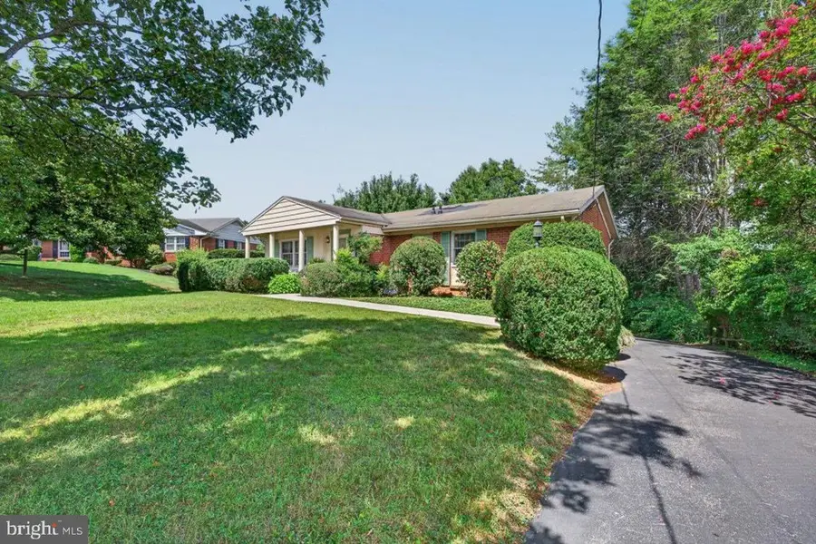 1395 Pleasant View St, Staunton, VA 24401 - #2