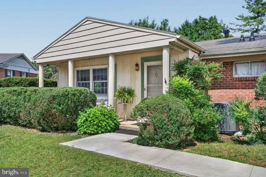 1395 Pleasant View St, Staunton, VA 24401 - #3
