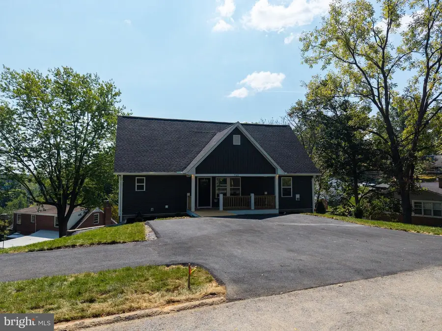 715 Hillcrest Dr, Staunton, VA 24401 - #3