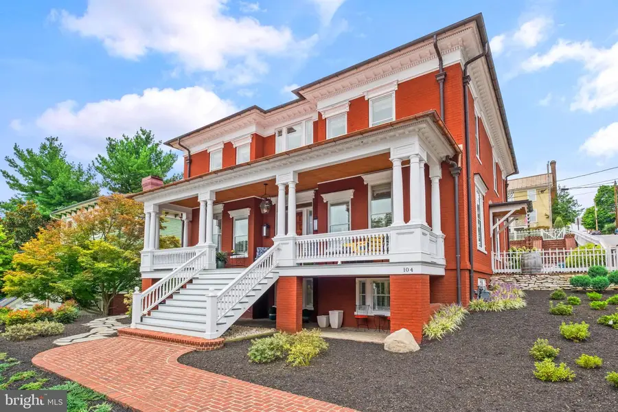 104 Church St, Staunton, VA 24401 - #2