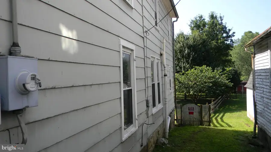 309 N Main St, Edinburg, VA 22824 - Image #2