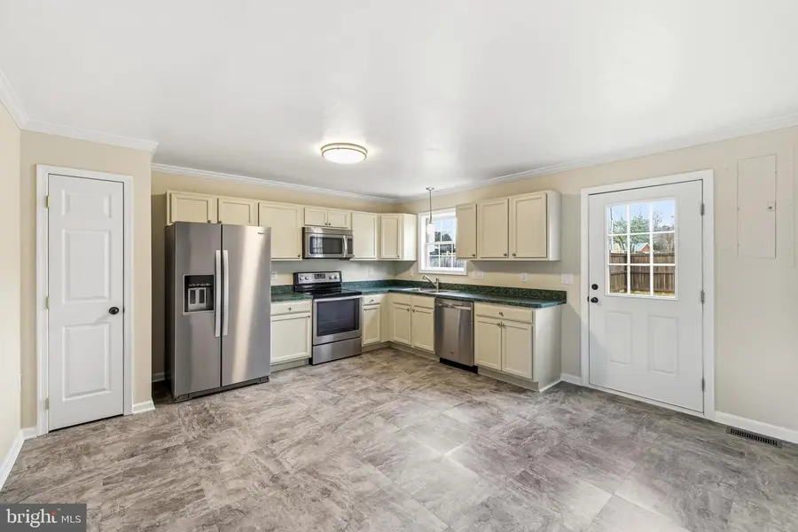 102 Kadies Ln, Edinburg, VA 22824 - Image #2