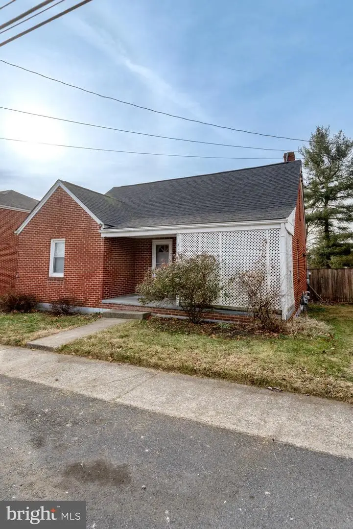517 W King St, Strasburg, VA 22657 - Image #2
