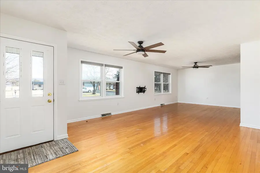 4 High View Dr, Maurertown, VA 22644 - #3