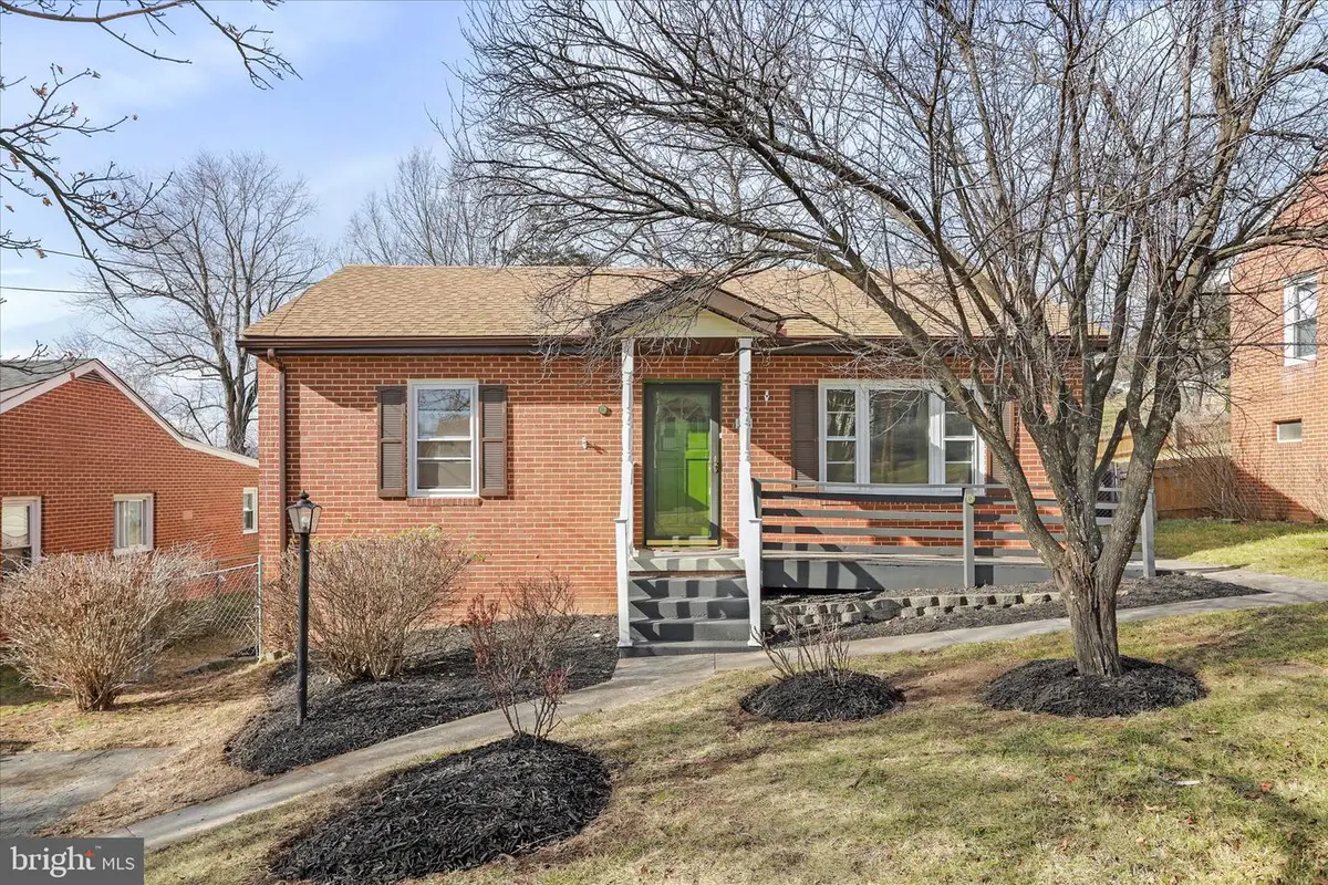 373 Walton St, Strasburg, VA 22657 - Image #1