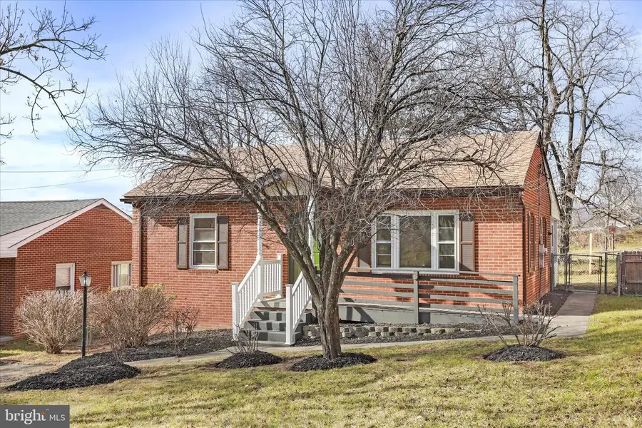 373 Walton St, Strasburg, VA 22657 - Image #2