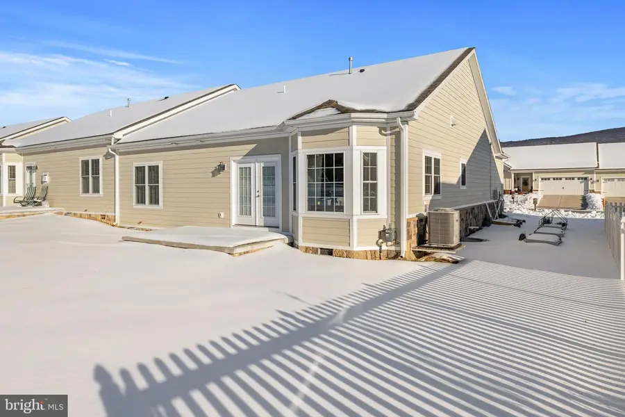 205 Grafton Ct, Edinburg, VA 22824 - #2