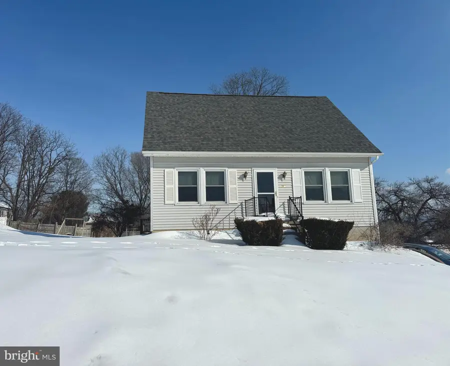 358 W Spring St, Woodstock, VA 22664 - #2