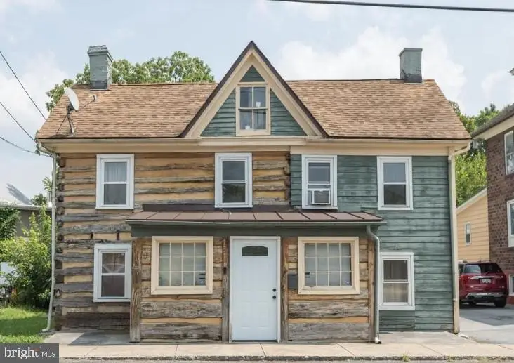 131 S Massanuten St, Strasburg, VA 22657 - #1