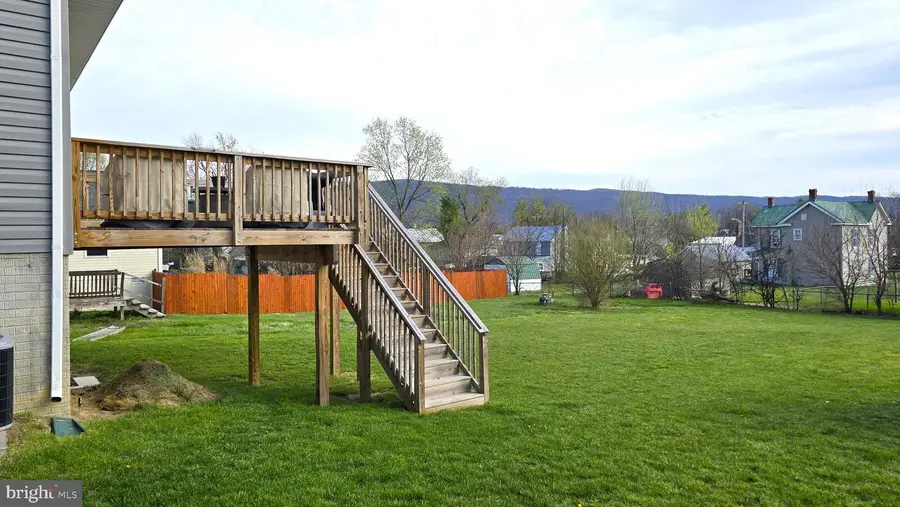 375 Branch St, Strasburg, VA 22657 - #3