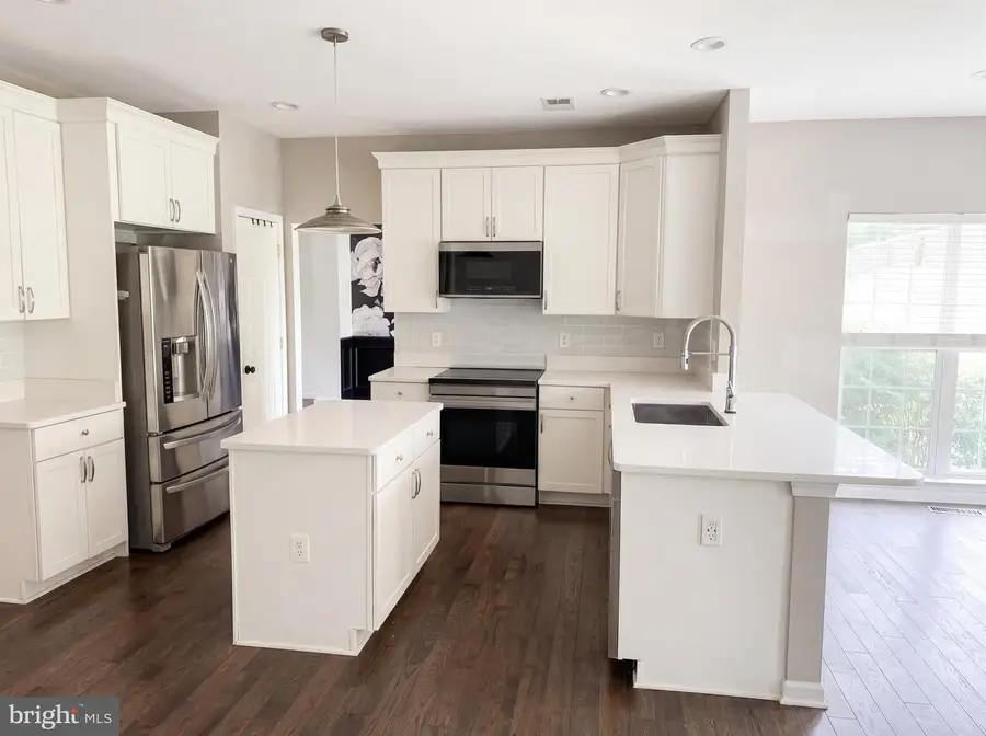 160 Aden Dr, Strasburg, VA 22657 - #2