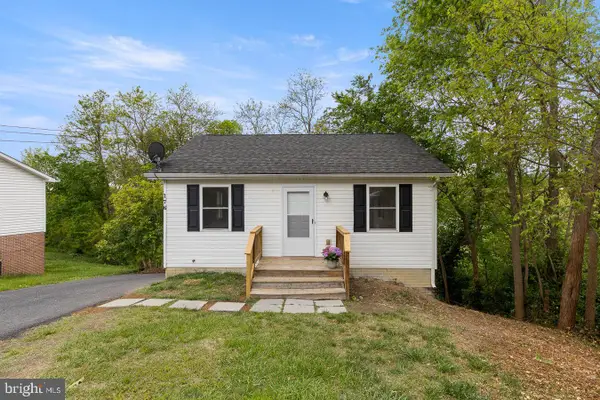 176 N Place Ln, STRASBURG, VA 22657