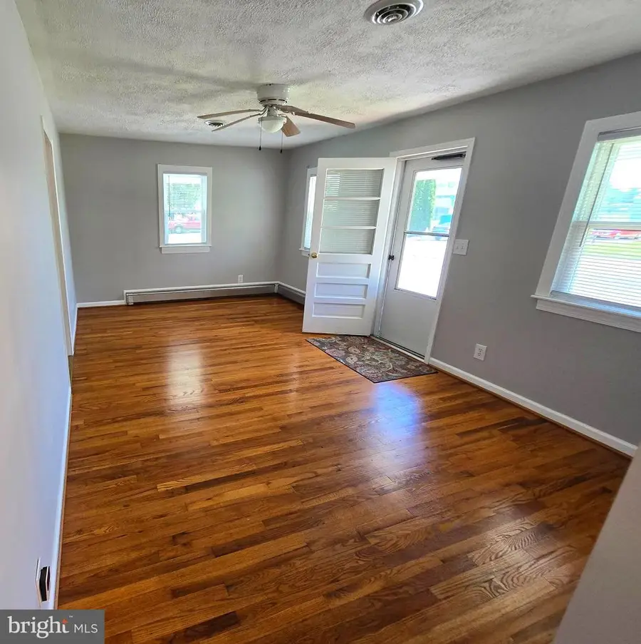 182 Shenandoah St, Mount Jackson, VA 22842 - #2
