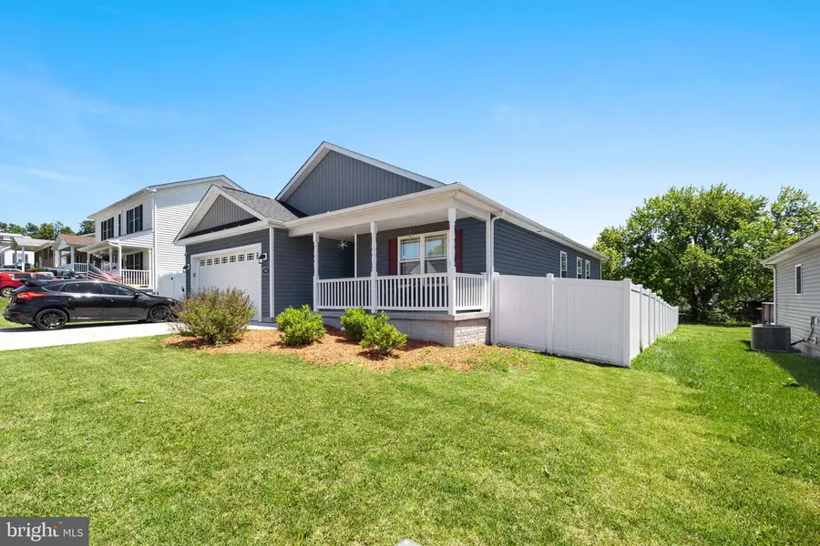 300 Stonewall St, Strasburg, VA 22657 - #2