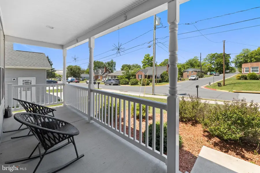 300 Stonewall St, Strasburg, VA 22657 - #3