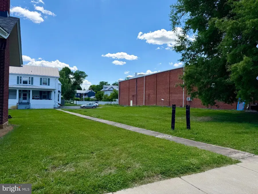 W King St, Strasburg, VA 22657 - #2
