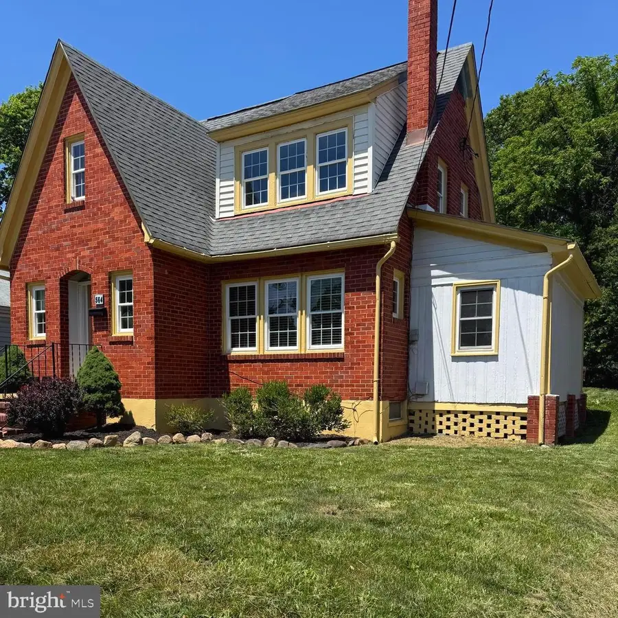 564 Orchard St, Strasburg, VA 22657 - #2