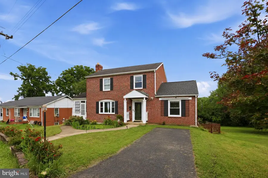 332 N Lee St, Woodstock, VA 22664 - #3