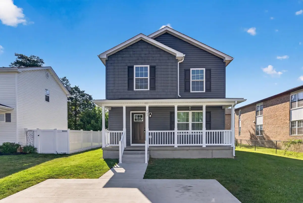 207 S Loudoun St, Strasburg, VA 22657 - #1