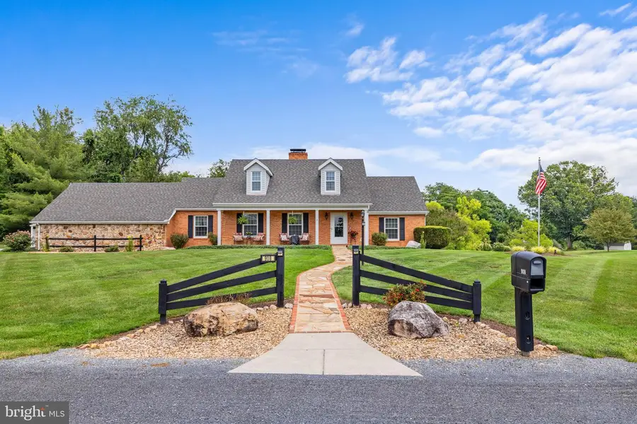 908 Jonathan St, Woodstock, VA 22664 - #2