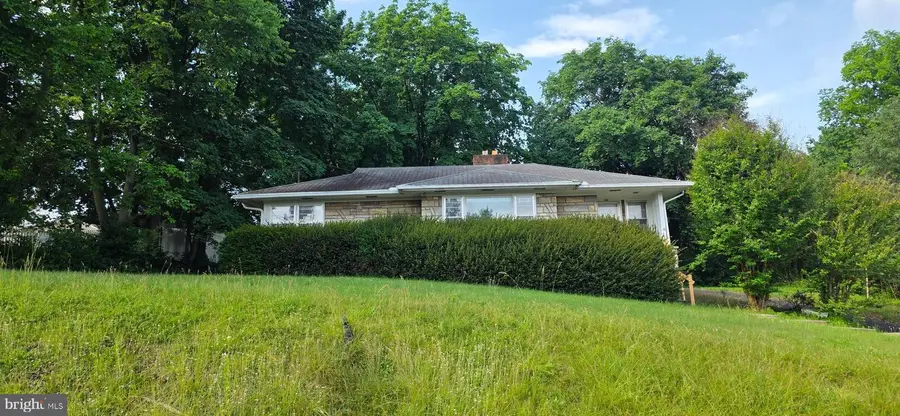 104 E South St, Woodstock, VA 22664 - #2