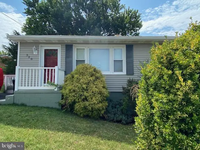 328 Lee St, Strasburg, VA 22657 - #2
