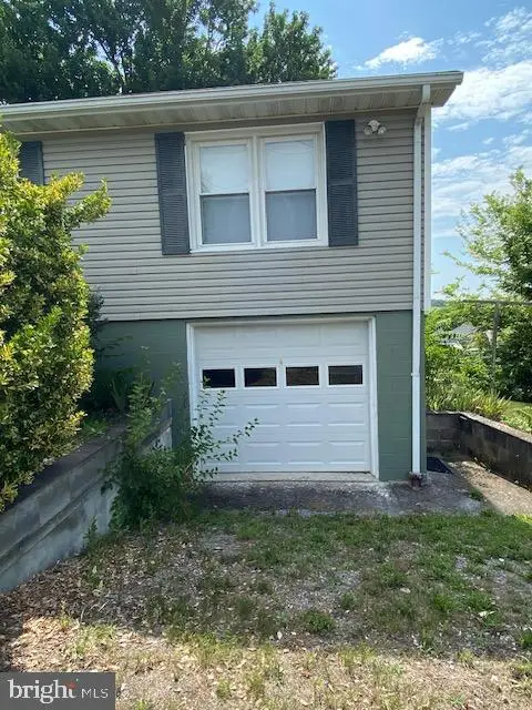 328 Lee St, Strasburg, VA 22657 - #3