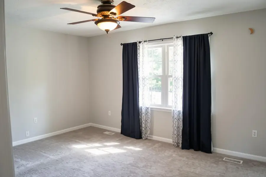 424 Meghann Dr, Woodstock, VA 22664 - #2