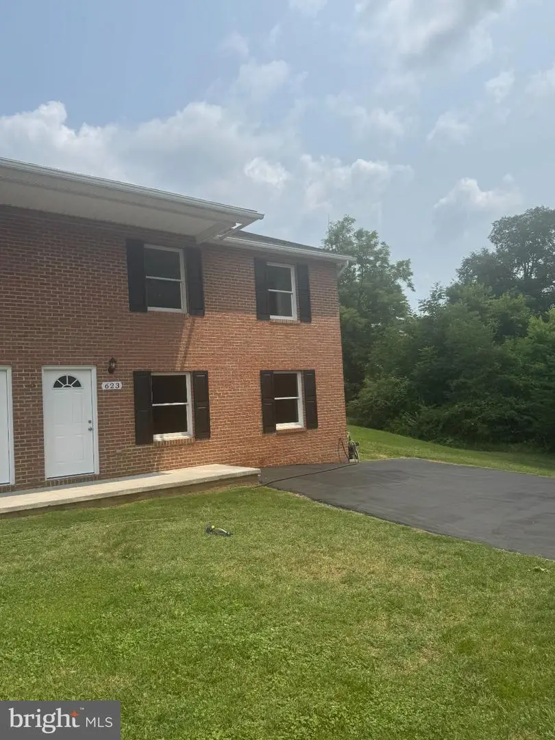 623 Thompson St, Strasburg, VA 22641 - #1