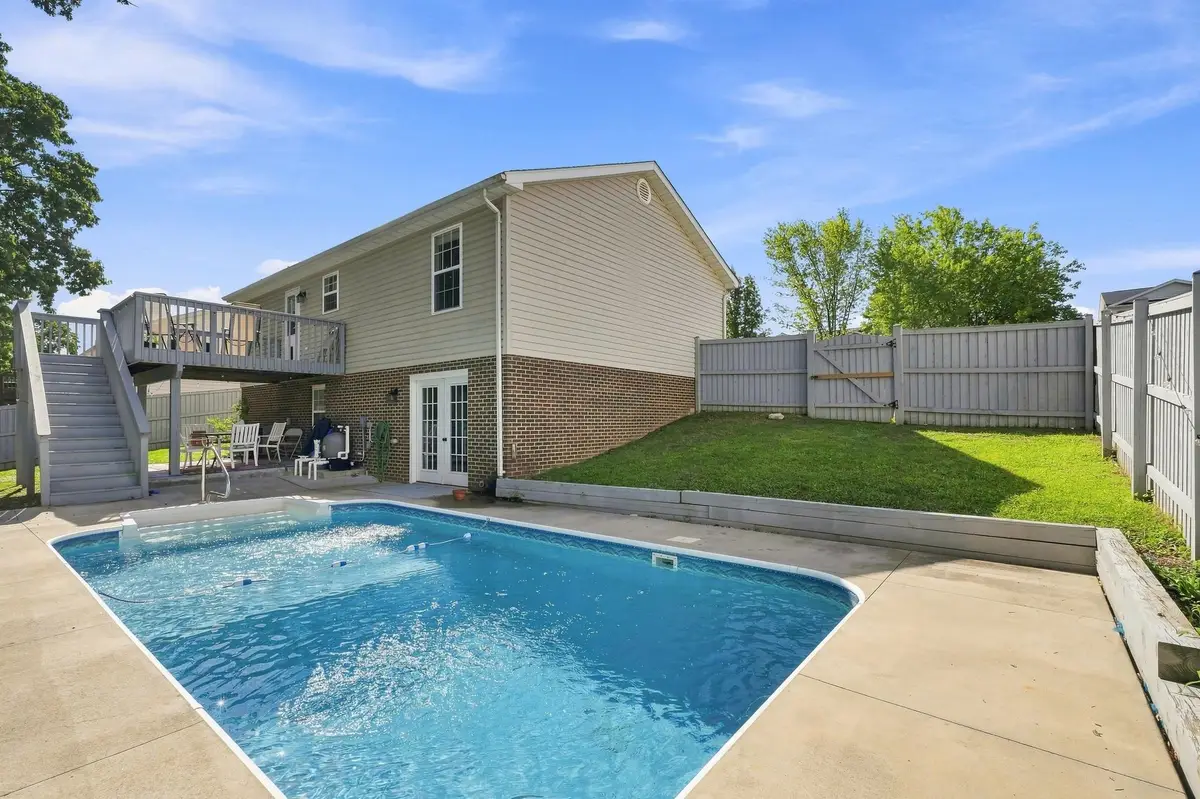 725 Christiansen Dr, Strasburg, VA 22657 - #1