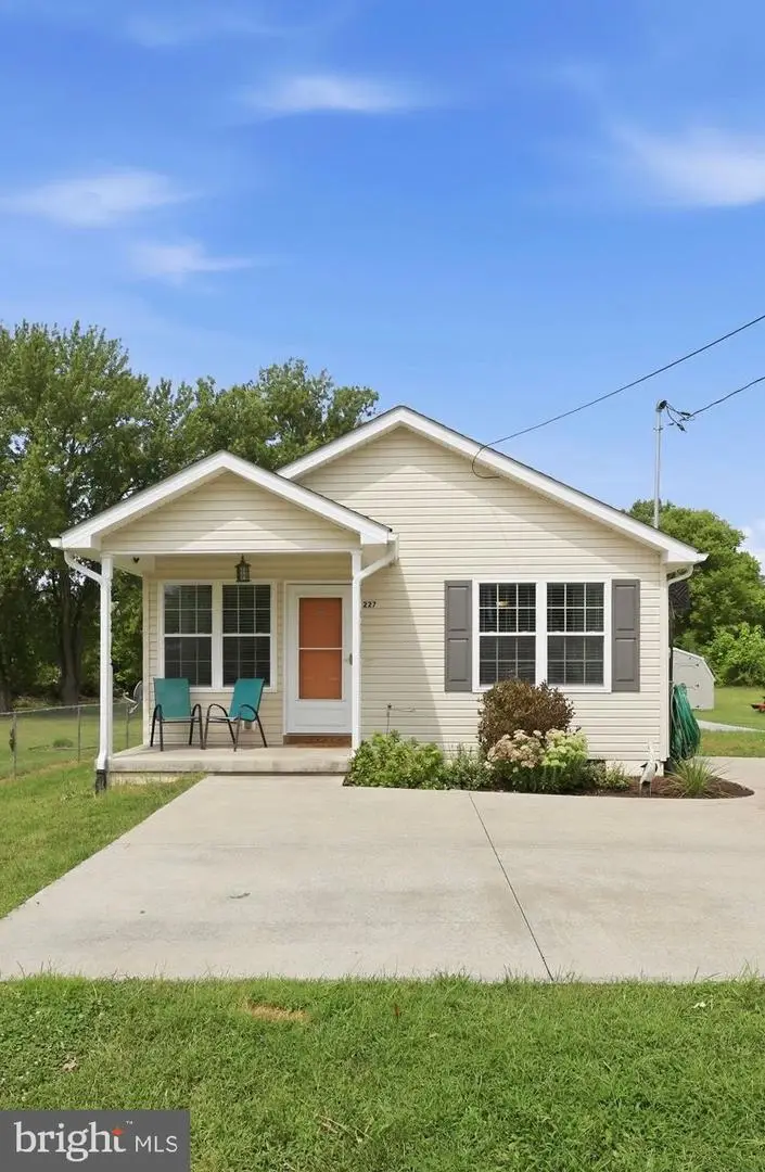 227 Stonewall St, Strasburg, VA 22657 - #2
