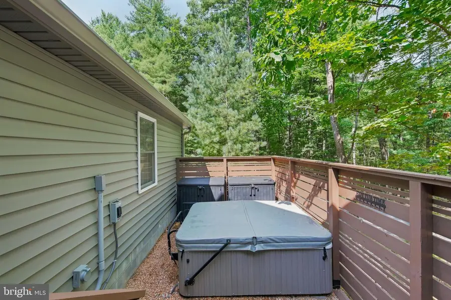 122 Forrest St, Basye, VA 22810 - #3