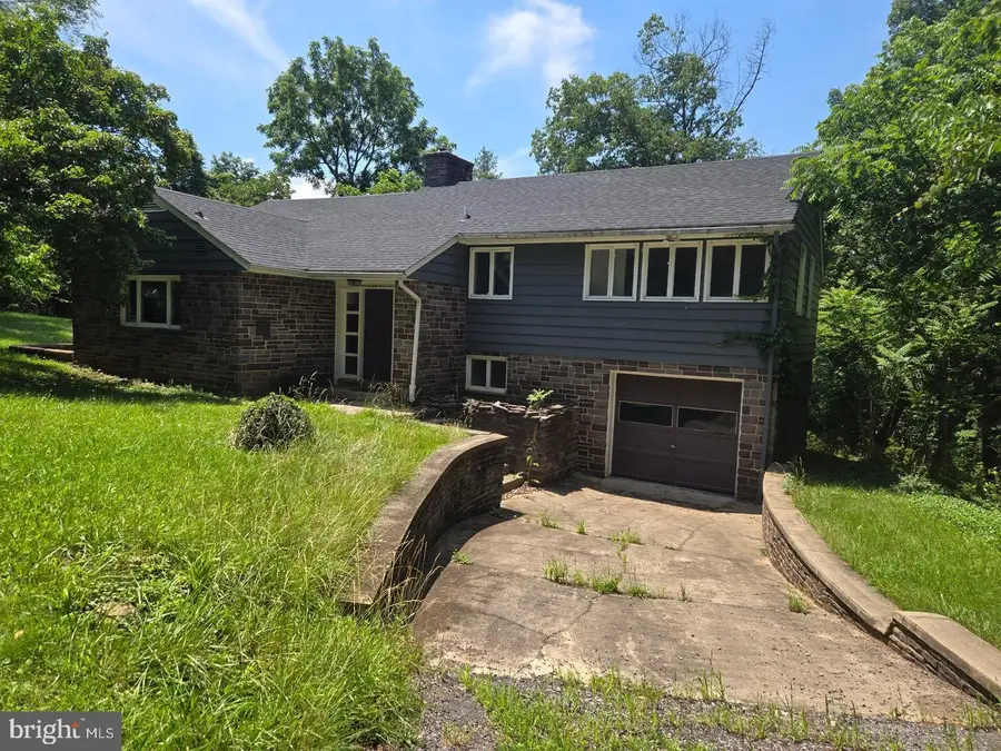 769 S Water St, Woodstock, VA 22664 - #3