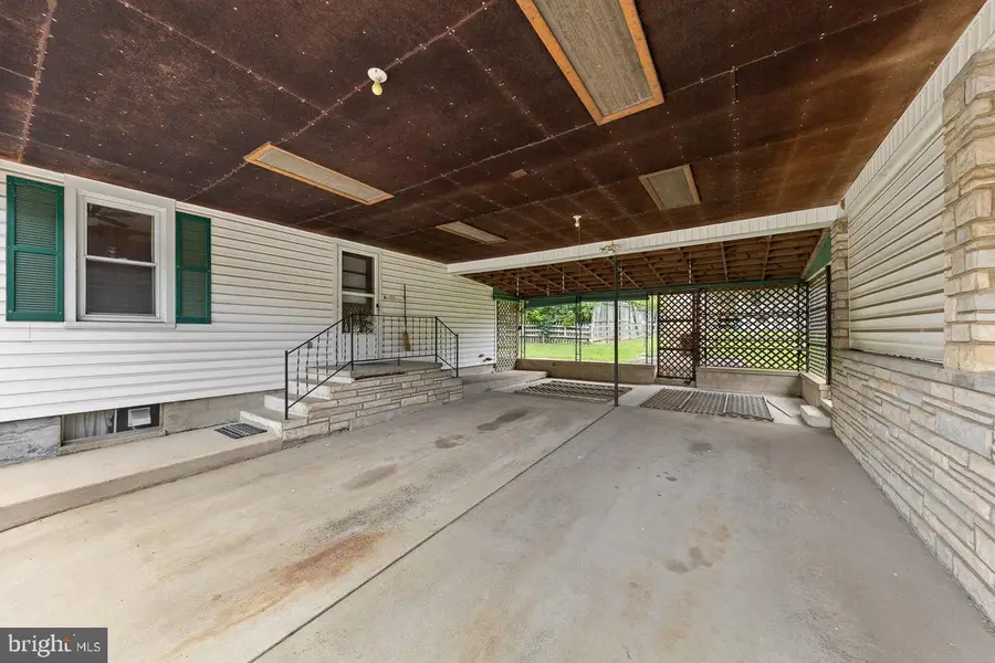 304 Water St, Edinburg, VA 22824 - #3