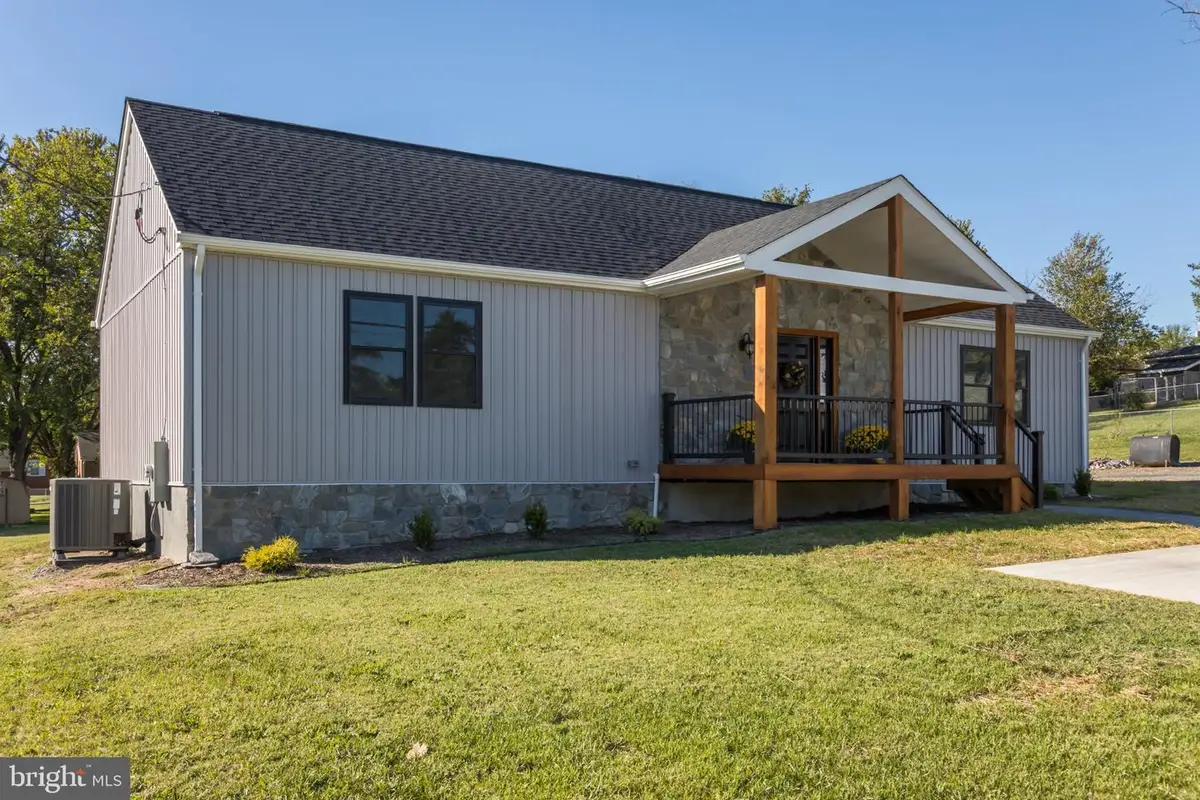 329 Crim Dr, Strasburg, VA 22657 - #1