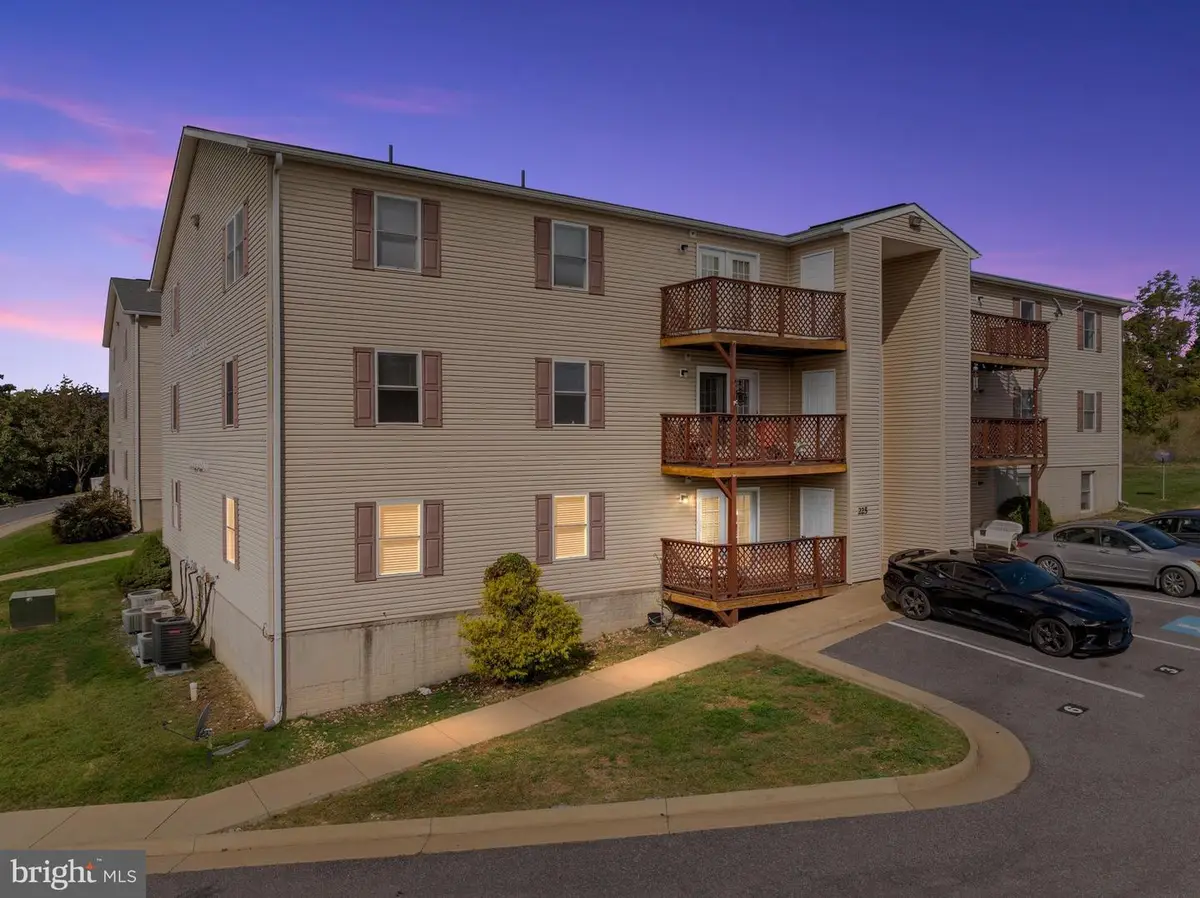 225 Brandy Ct #j-3, Strasburg, VA 22657 - #1
