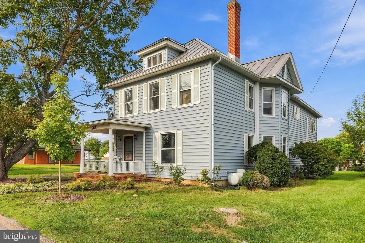 564 W Spring St, Woodstock, VA 22664 - #1