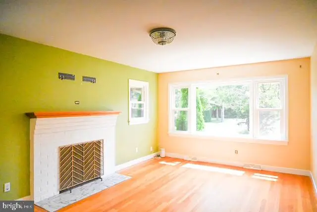 121 Laurel Ave, Fredericksburg, VA 22408 - #3