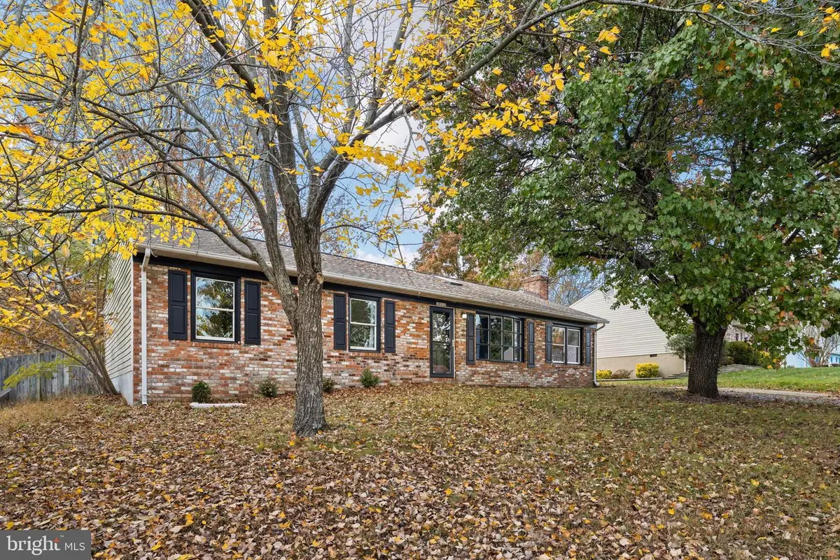 10312 Meadowview Dr, Fredericksburg, VA 22408 - Image #1