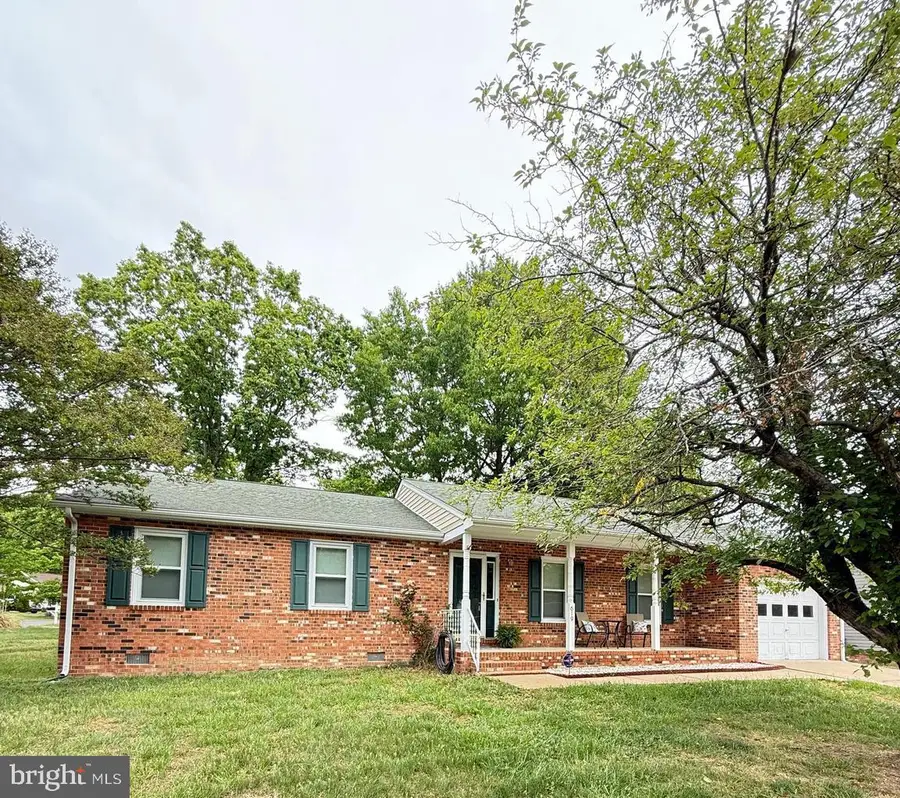 619 Shamrock Dr, Fredericksburg, VA 22407 - #2