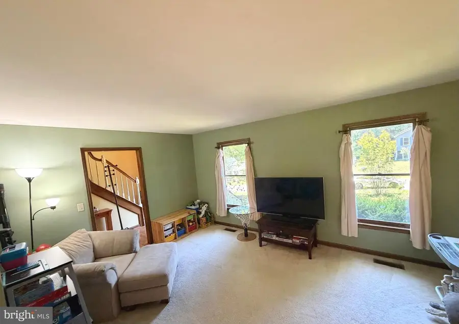 609 Stonewall Ln, Fredericksburg, VA 22407 - #3
