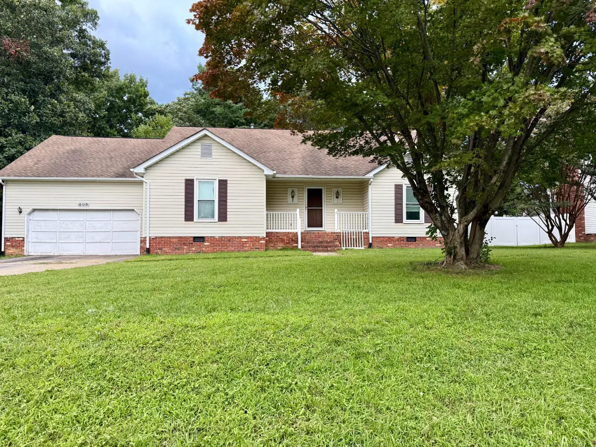 505 Maple Grove Dr, Fredericksburg, VA 22407 - #1