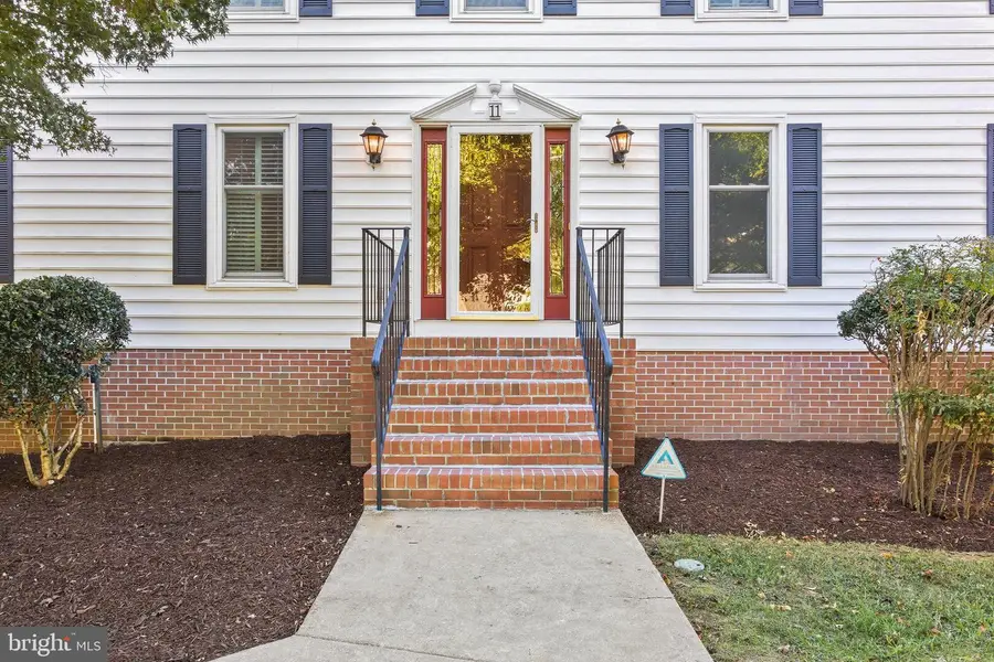 11 N Pointe Dr, Fredericksburg, VA 22405 - Image #2