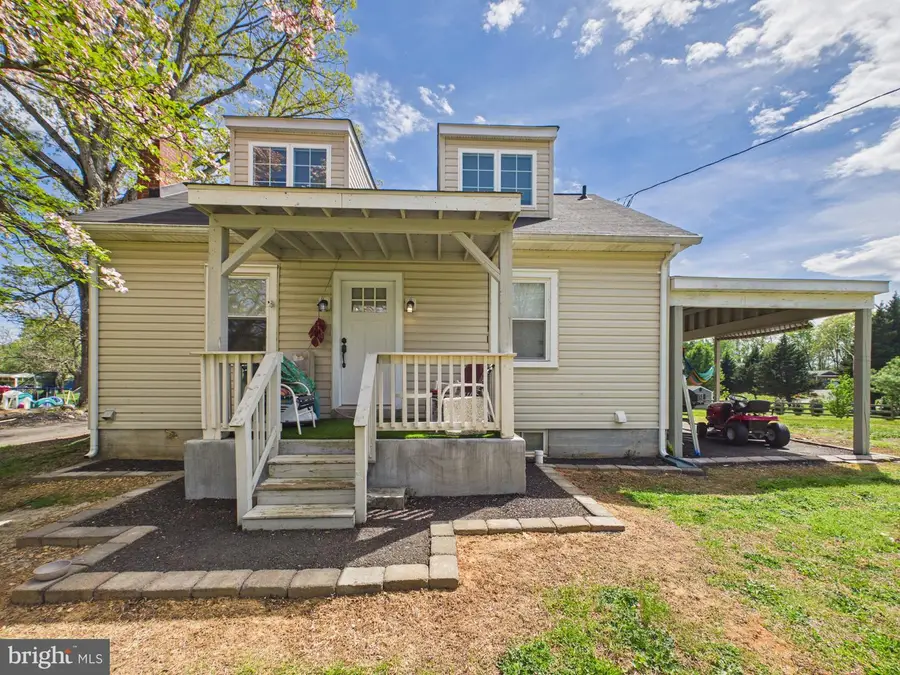 181 Sanford Dr, Fredericksburg, VA 22406 - #3