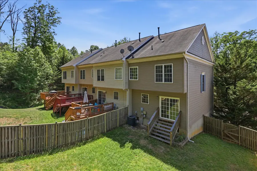 601 Galway Ln, Stafford, VA 22554 - #3
