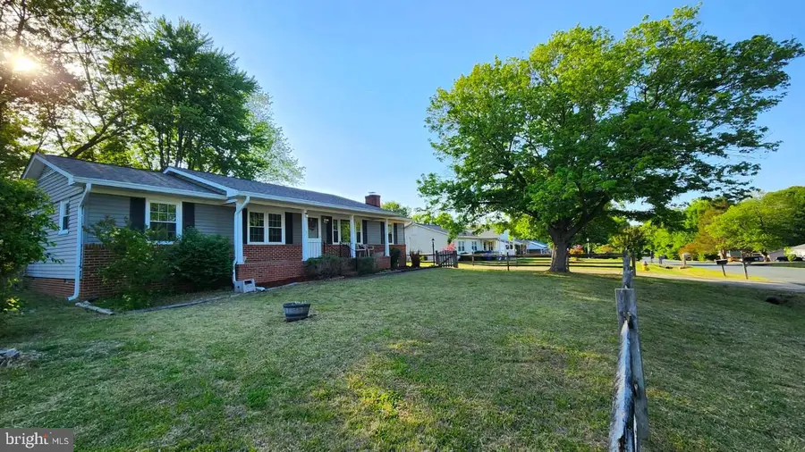 913 Eastern View Dr, Fredericksburg, VA 22405 - #2