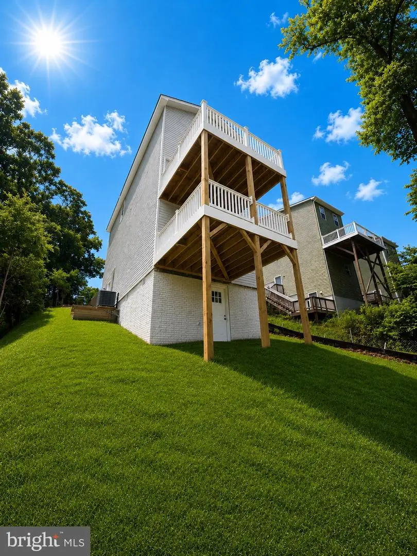 1194 Holly St, Fredericksburg, VA 22405 - #3