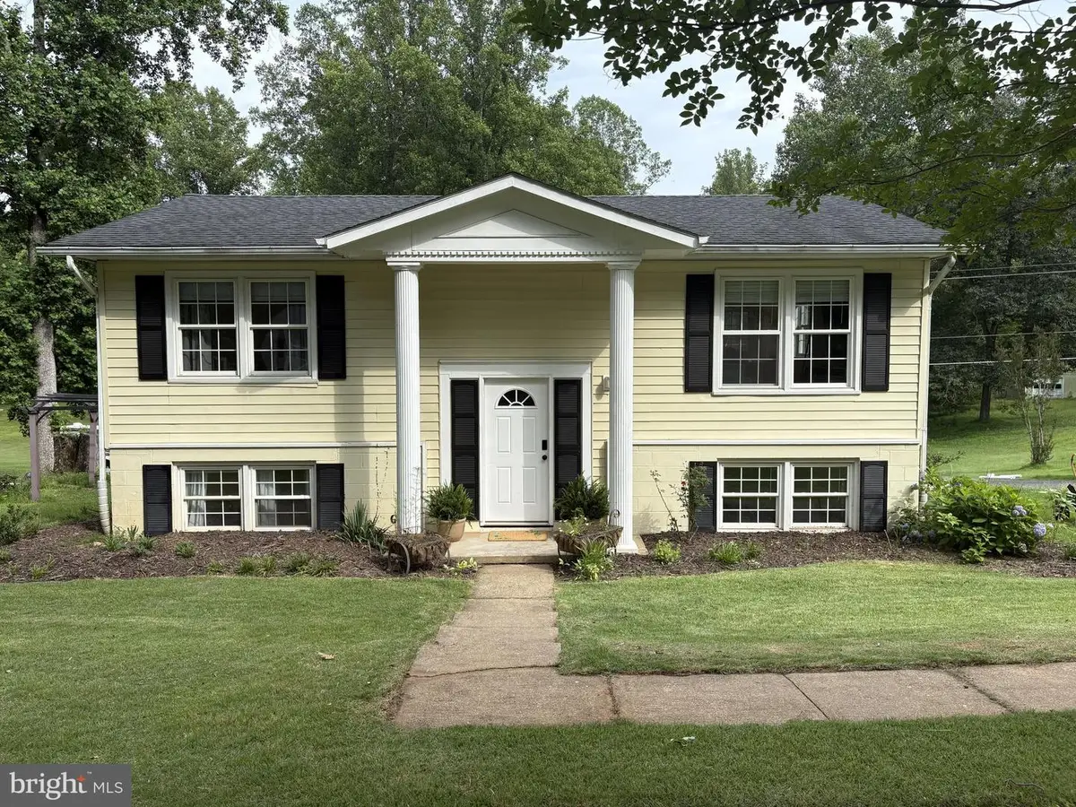 665 Holly Corner Rd, Fredericksburg, VA 22406 - #1