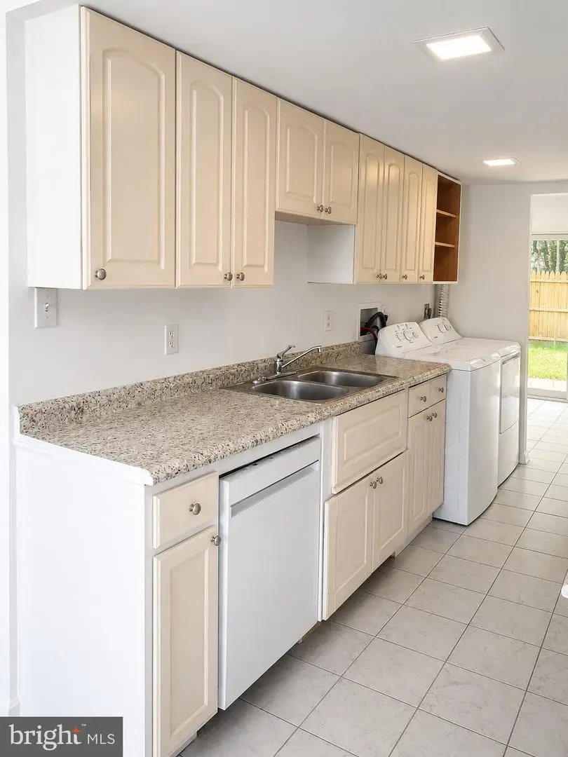 1224 Thomas Jefferson Pl, Fredericksburg, VA 22405 - #3
