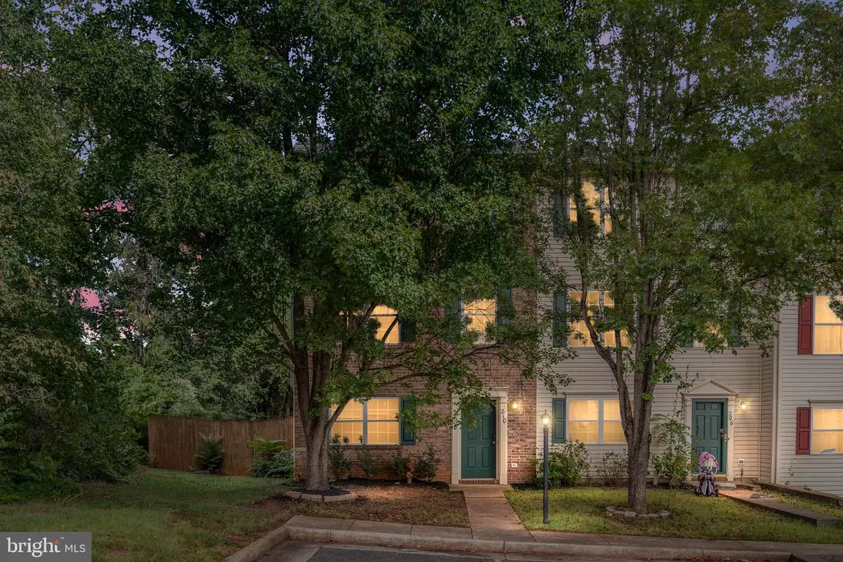 210 Charles St, Fredericksburg, VA 22405 - #1